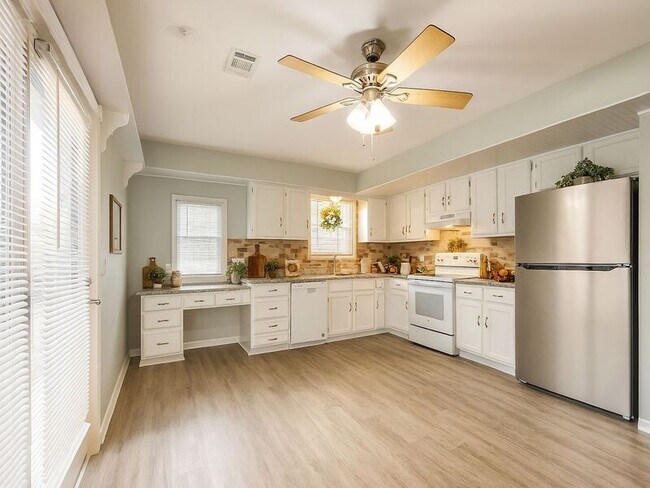 Foto del edificio - 5609 N Mayview Ave