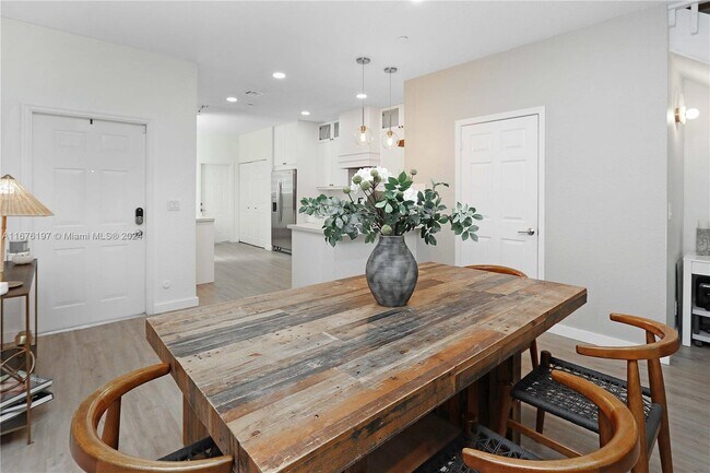 Foto del edificio - 4333 Vineyard Cir