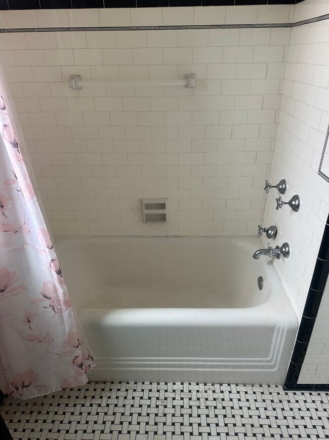 Building Photo - 104 Brownsville Rd