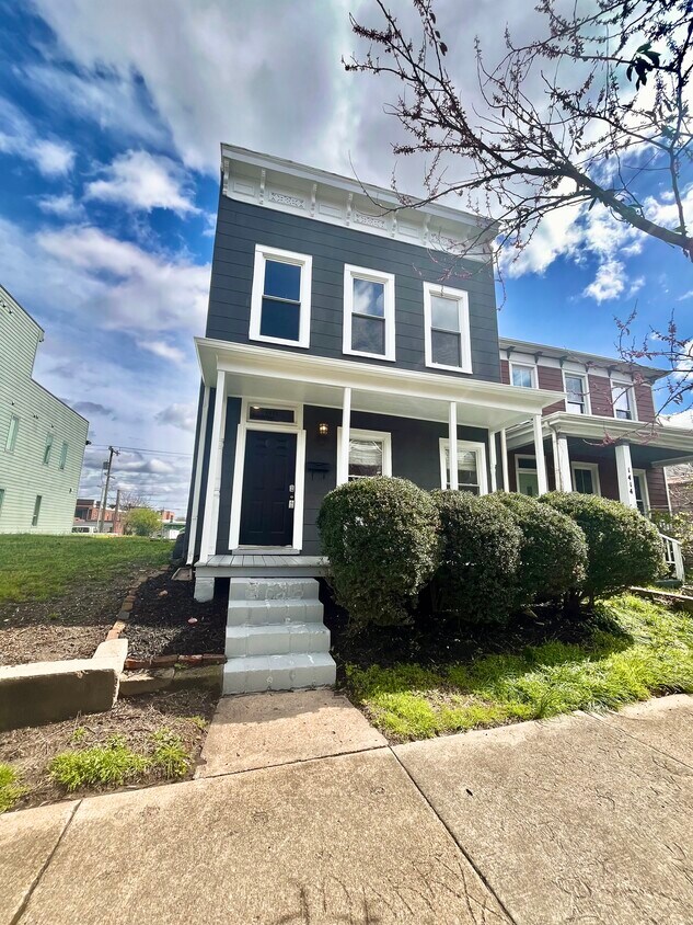 Primary Photo - 1412 Bainbridge St