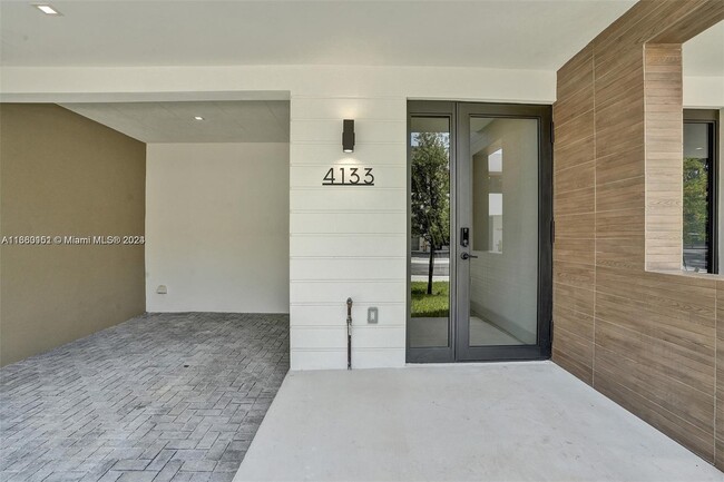 Foto del edificio - 4133 S oaks Pl