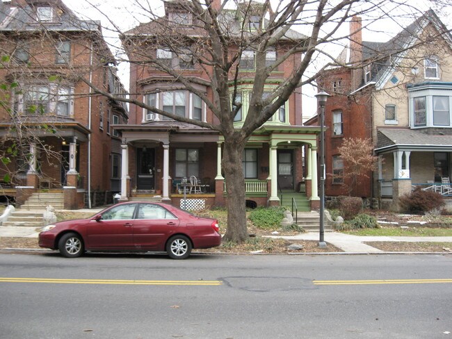 4613 Cedar Ave- espacio verde - 4613 Cedar Ave