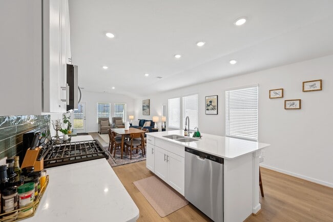 Building Photo - 1940 Velvet Oak Ln