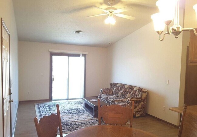 Building Photo - 807 Clarinet Blvd