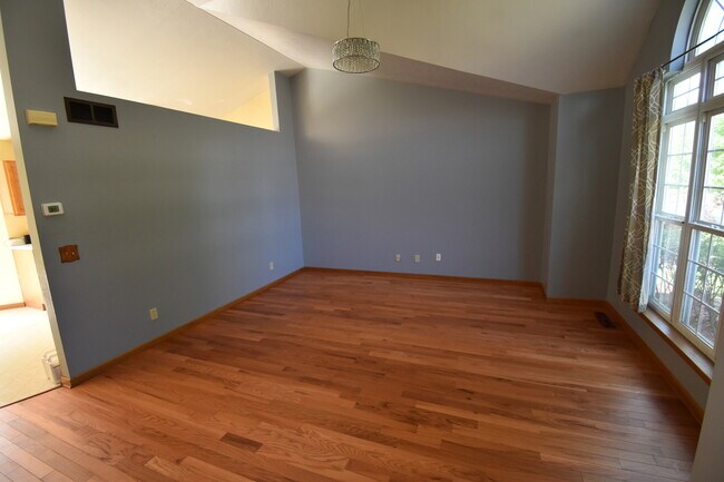 Foto del edificio - 335 Channing Ave