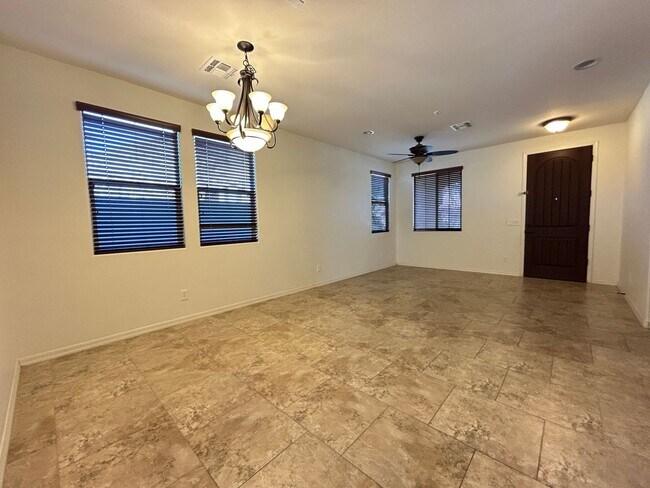 Foto del edificio - 5 Bedroom, 4 bathroom georgous views of the Mountain