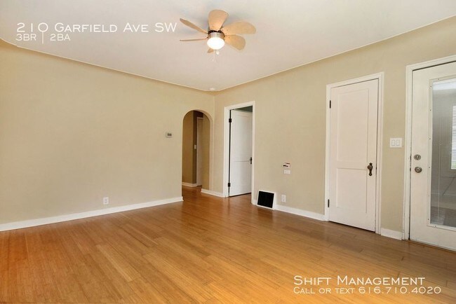 Foto del edificio - 210 Garfield Ave SW