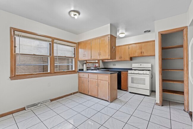 Foto del edificio - 3216 N Downer Ave