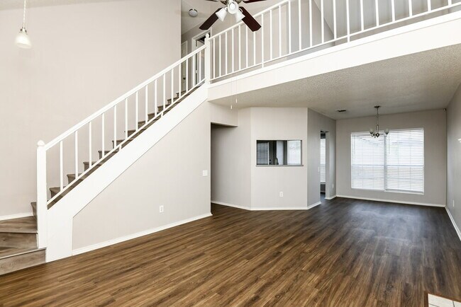Building Photo - 2500 Creekwood Ln