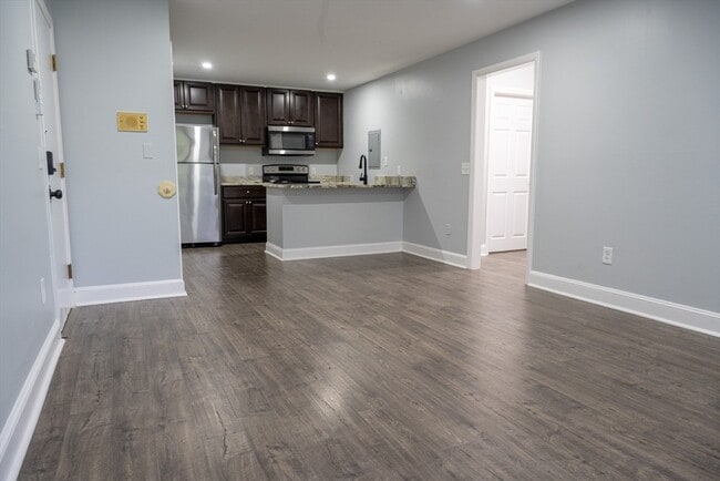 Building Photo - 225 S Main St