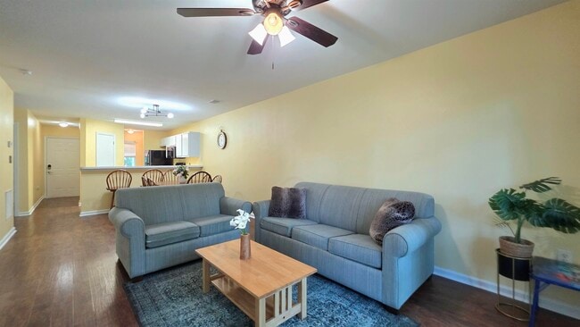 Building Photo - 1258 River Oaks Dr