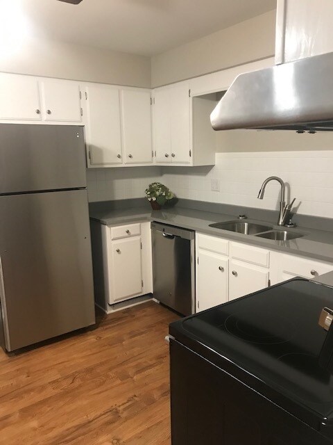 Foto del edificio - 629 S Batavia Ave