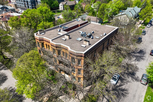 Building Photo - 563 Laurel Ave