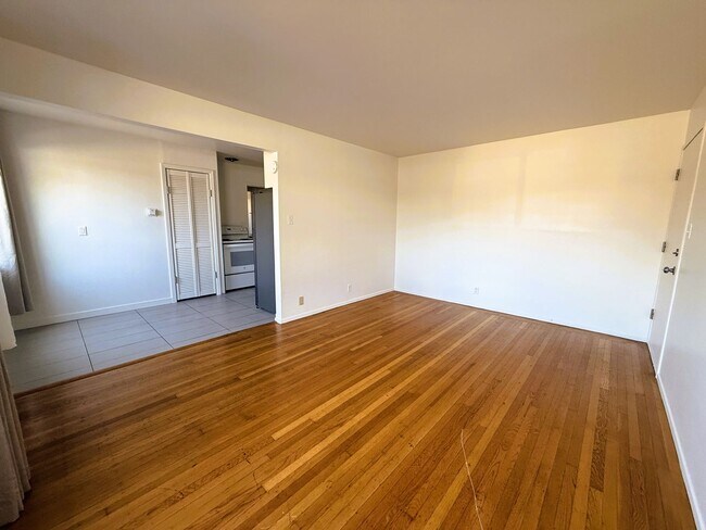 Foto del edificio - 3420-3426 Carlson Blvd