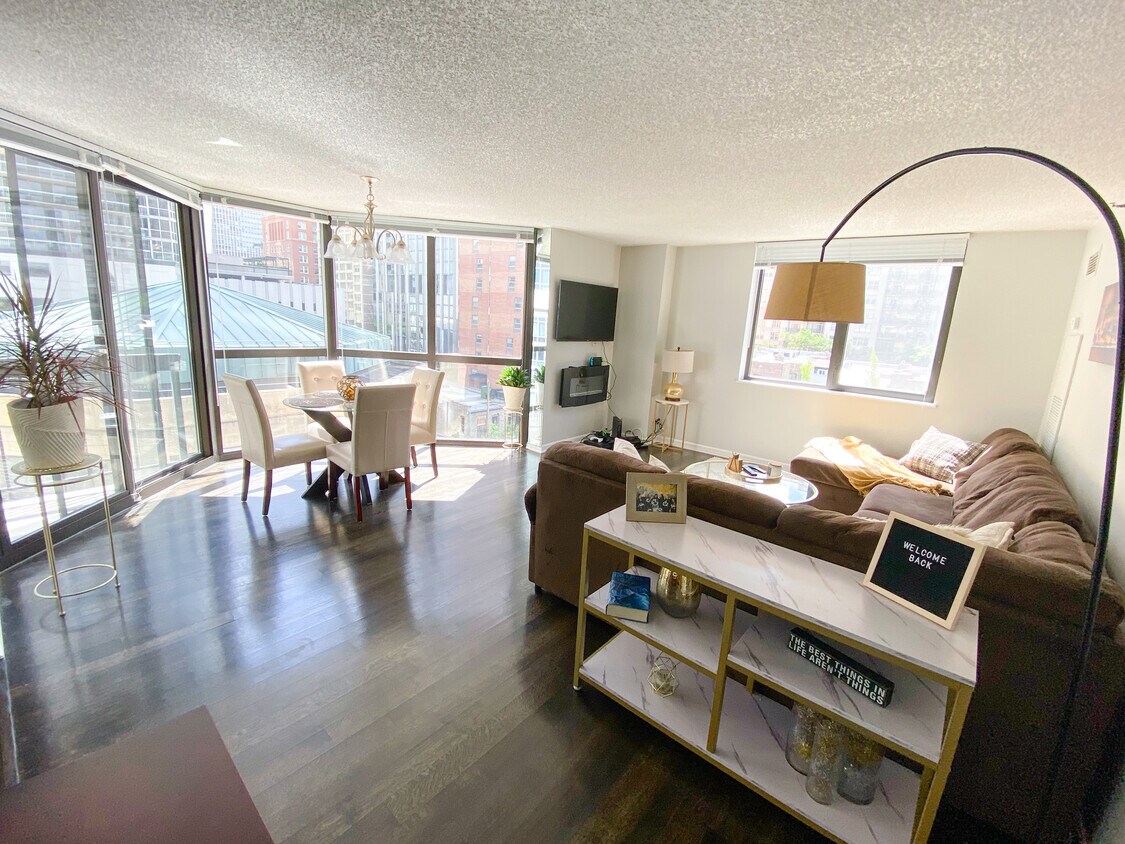 Foto principal - 33 W Delaware Pl