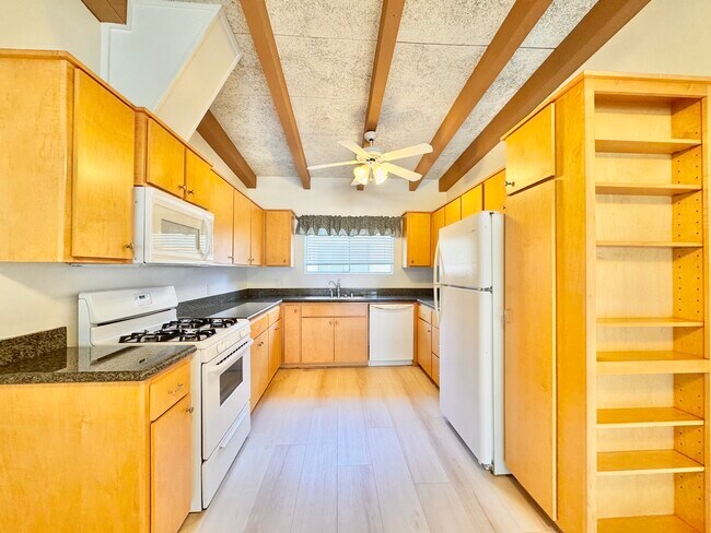 Building Photo - 4860 Van Noord Ave