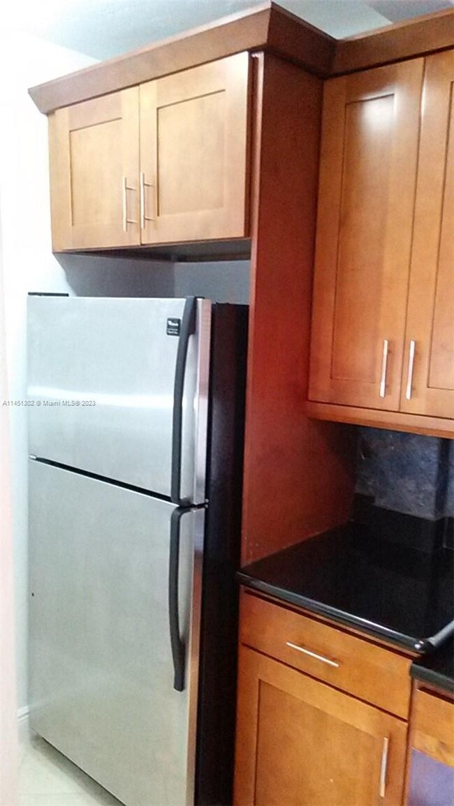 Foto del edificio - 2880 Pine Tree Dr