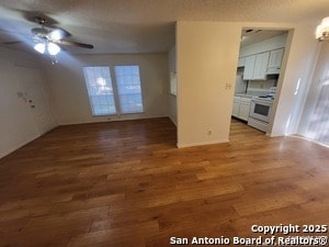 Foto del edificio - 8934 Golden Brook