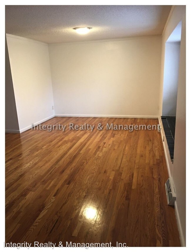Building Photo - 9116 E Nassau Ave