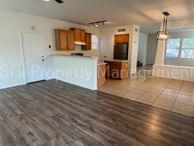 Building Photo - 4113 W Irwin Ave