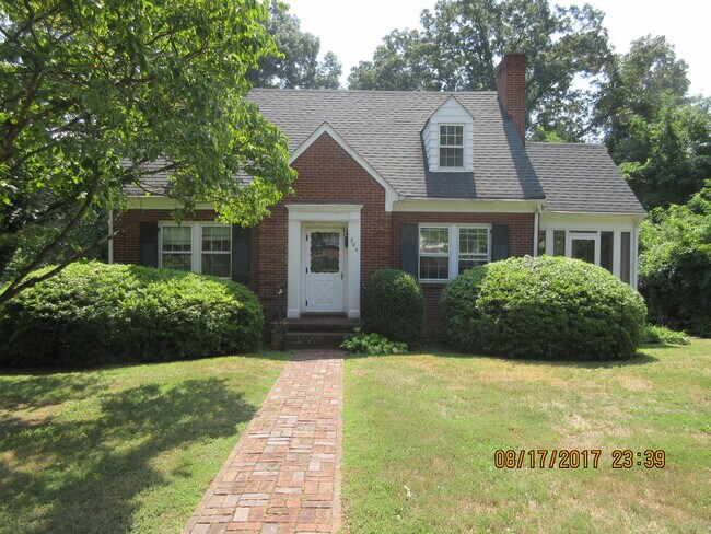 Building Photo - 304 Alderman Rd
