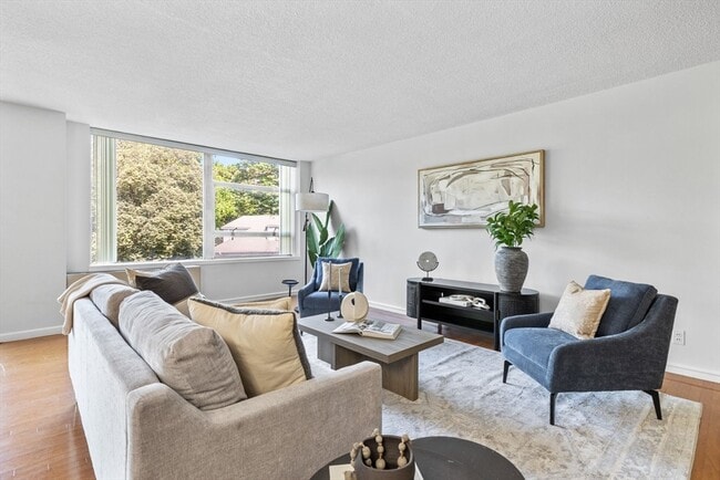 Building Photo - 80 Park St