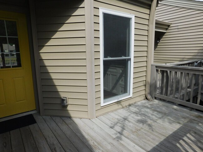 Foto del edificio - 7151 Windward Dr