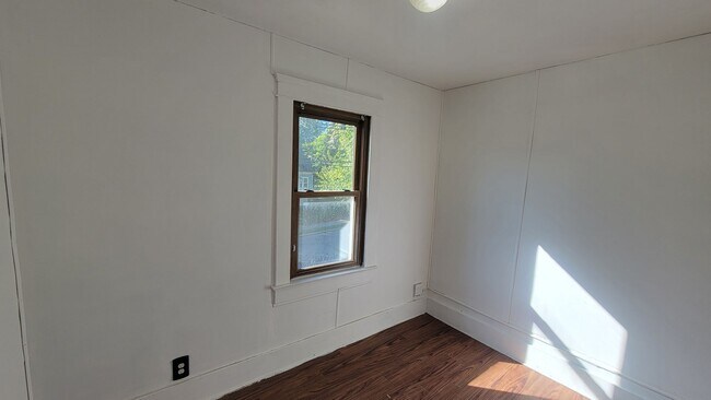 Foto del edificio - 421 E Thornton St