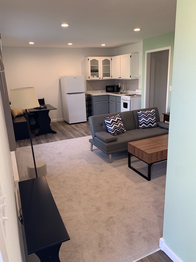 Building Photo - 705 2nd Ave SW