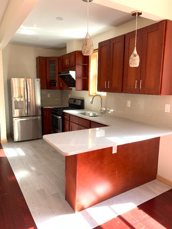Foto del edificio - 1942 Tomlinson Ave