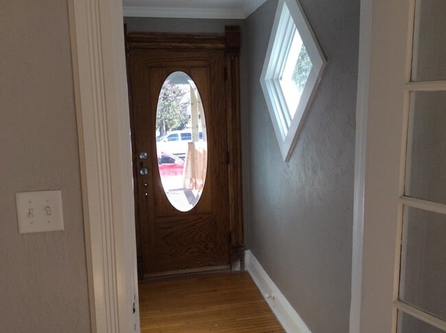 Front door to deck - 1667 Doty St