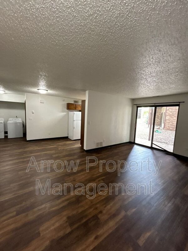 Building Photo - 203 E Arbor Ave