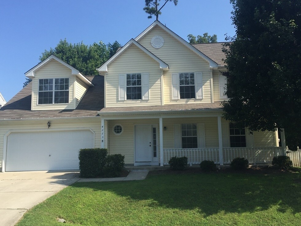 Foto principal - Great Home in Springhill!! 3BR 2.5Bath with Fenced in backyard!