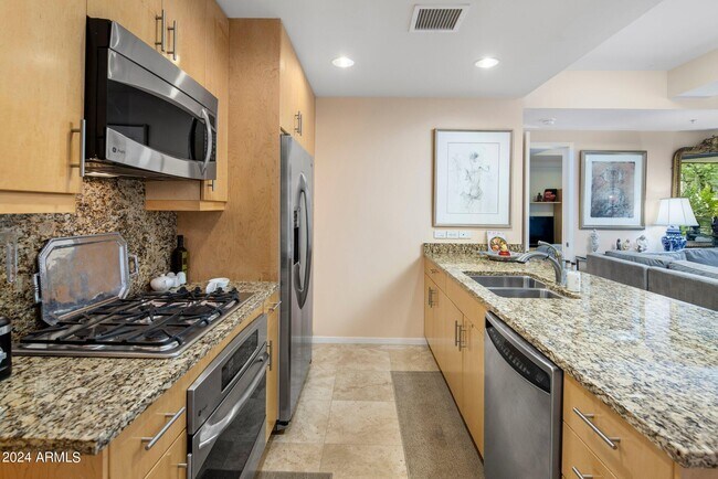 Foto del edificio - 7121 E Rancho Vista Dr