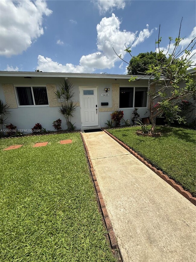 Building Photo - 5431 NW 17th Ct