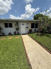 Building Photo - 5431 NW 17th Ct
