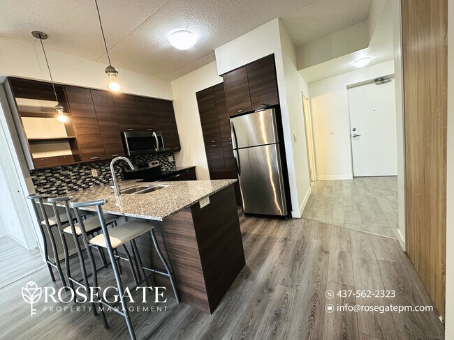 Photo du bâtiment - Furnished High-Floor Corner Unit with 2 Bedrooms, 2 Bathrooms & Private Balcony in Waterloo