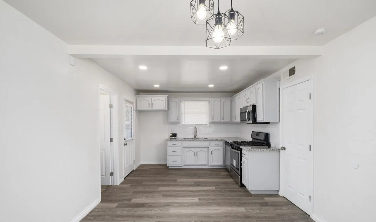 1009 Chapel Dr, Bakersfield, CA 93304 House Rental in Bakersfield, CA