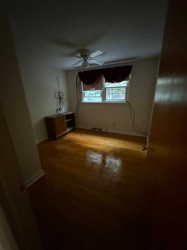 Foto del edificio - 512 Oakridge Dr