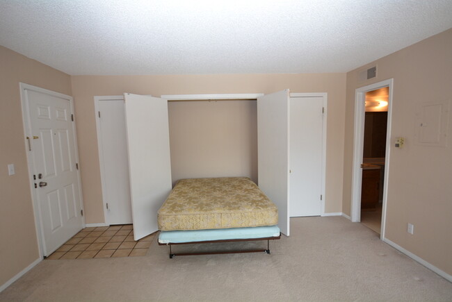Building Photo - Loft One Bedroom plus additional main floo...