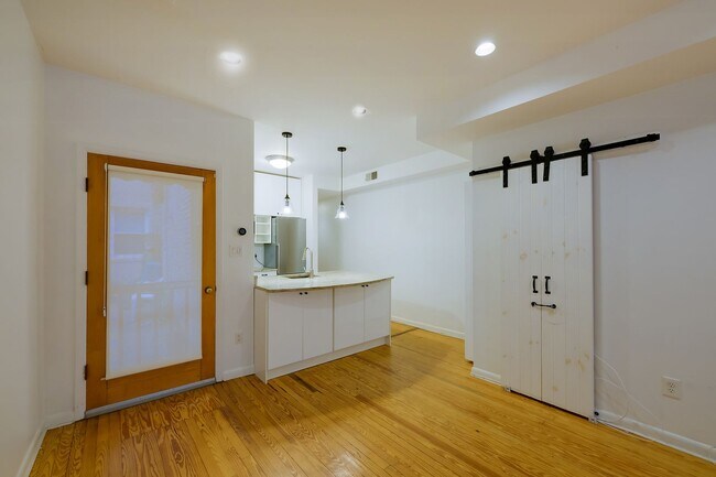 Foto del edificio - 1771 Swann St NW