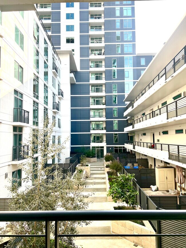 Foto del edificio - 425 W Beech St