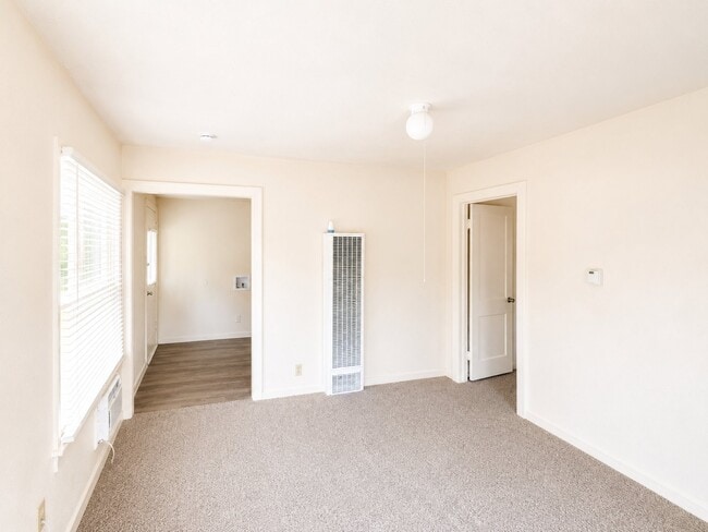 Building Photo - 300 Delmar Ct