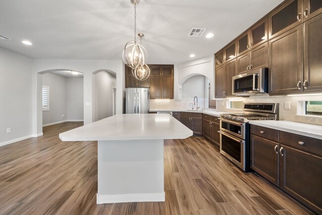 Foto del edificio - Modern upgrades, Tesla solar, and versatil...