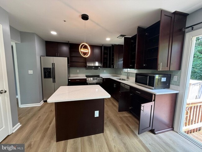Building Photo - 339 Lindera Ct