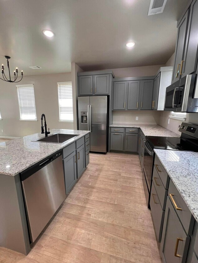 Foto principal - 600 Juniper Cir