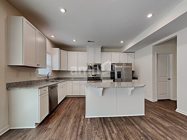 Foto del edificio - 5026 Twin River Dr