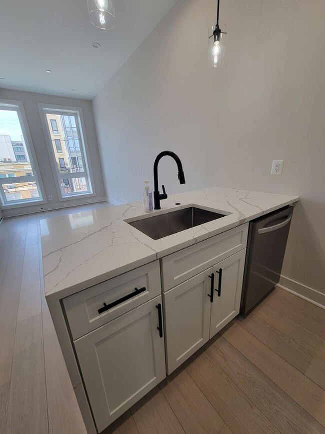 Foto del edificio - Stunning modern 2BR 2,5 BATH in Petworth