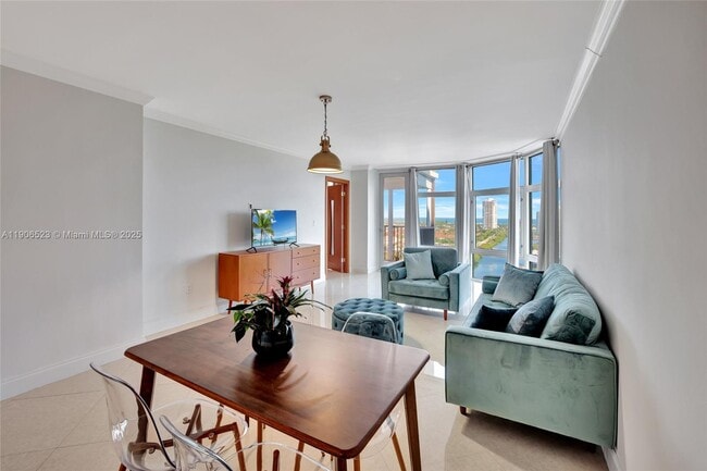 Foto del edificio - 3375 N Country Club Dr