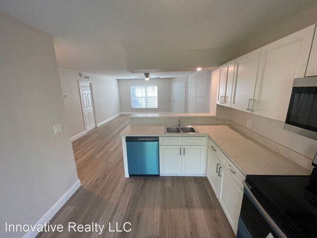 Building Photo - 2 br, 2 bath Condo - 3651 N. Goldenrod Rd....